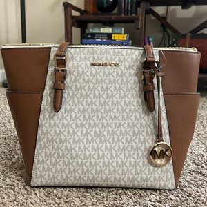 Michael Kors Charlotte Tote in Vanilla